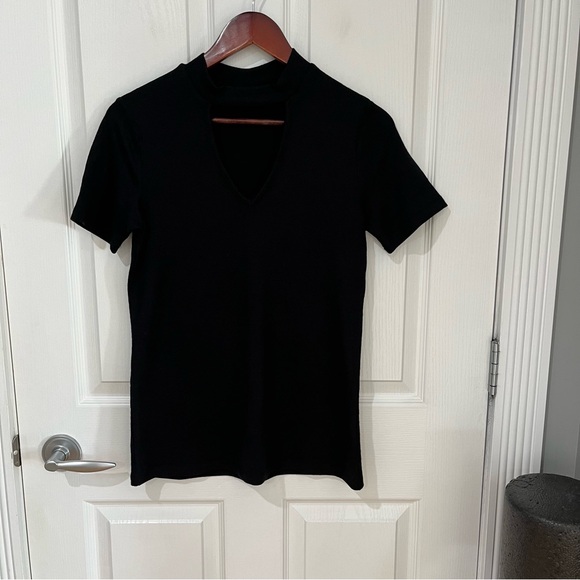 Kismet Tops - Kismet black short sleeve top open neck size medium